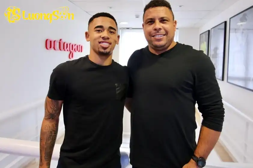 Huyền thoại người Brazil cũng đã dành những lời có cánh cho Jesus.