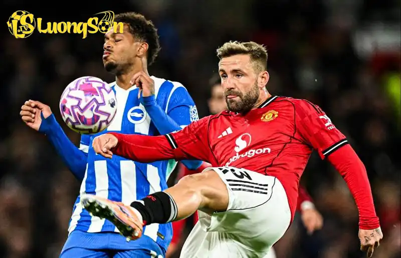 Shaw chơi tốt trước Brighton
